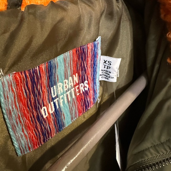 Vintagee Urban outfitters puffer jacket OVERSIZE XS NWT - Picture 5 of 9